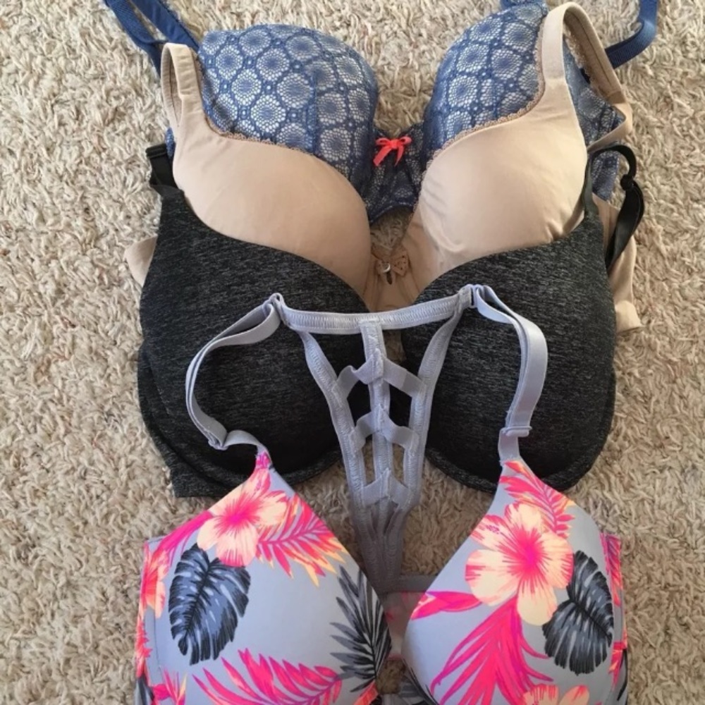 Victorias Secret Bra Lot of FOUR Bras Size 32DD